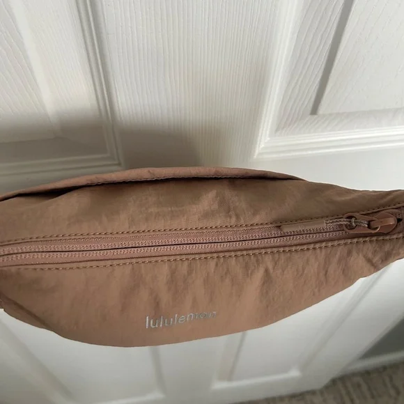 Lululemon Sling Crossbody Bag 2L Tan/Clay - Picture 3 of 11